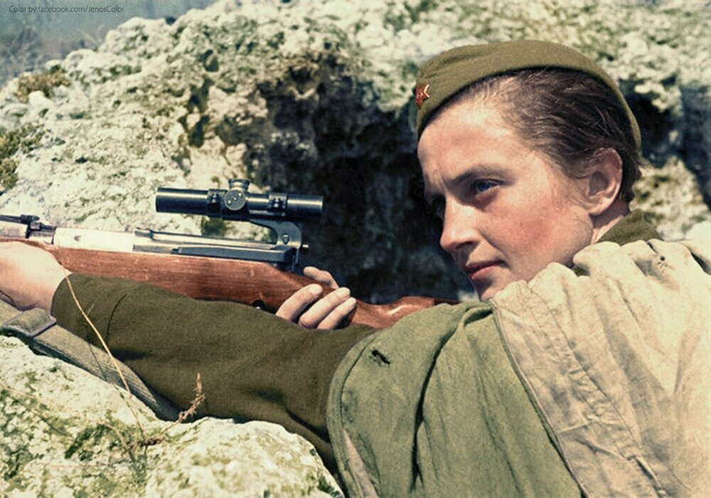 Людмила Павличенко, 1942 год (2).jpg