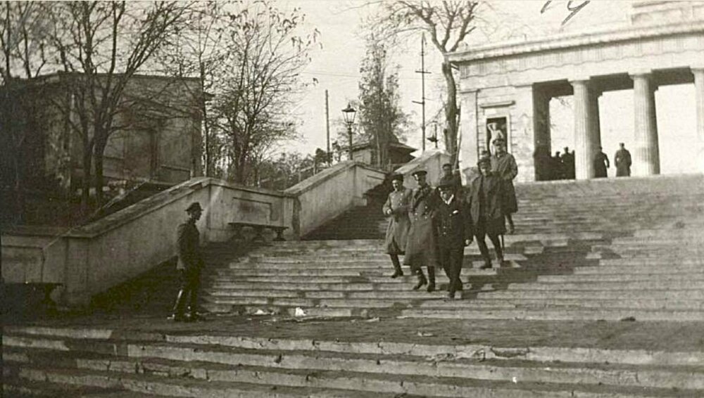 Барон Врангель покидает Севастополь, ноябрь 1920 года.jpg