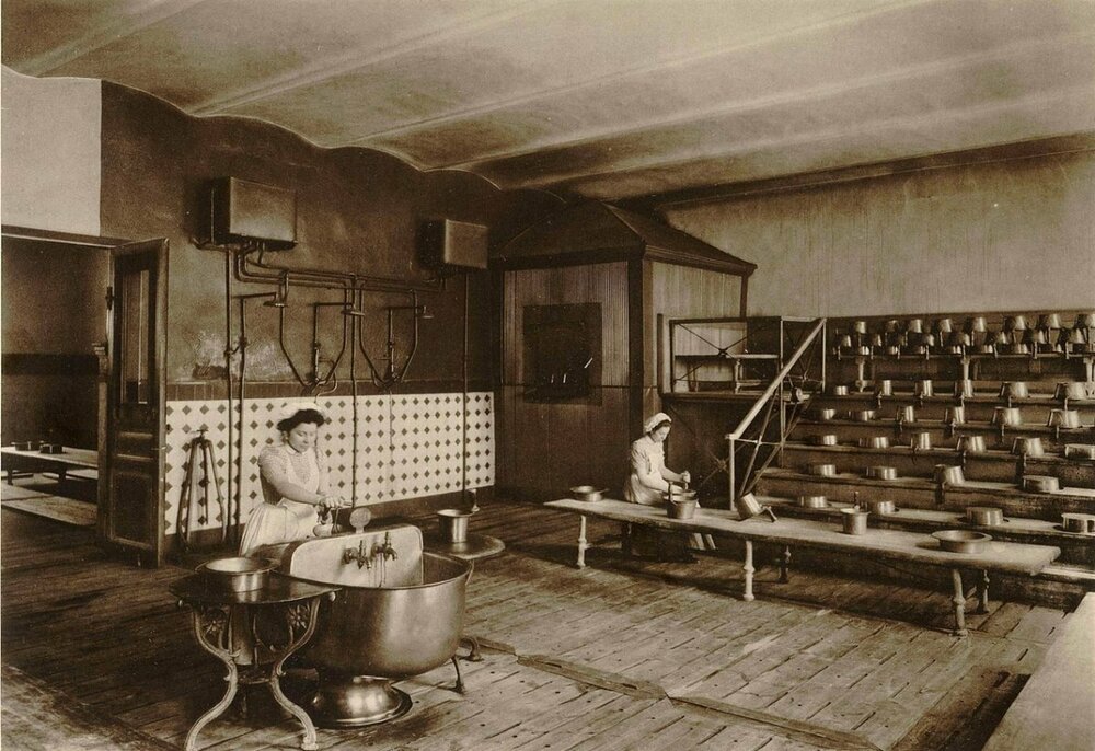 баня в Смольном институте благородных девиц. 1905 год..jpg