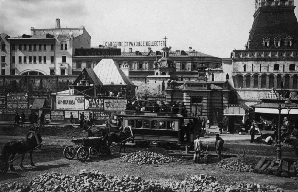 Дорожные работы на Лубянской площади. Москва, начало 1900-х.jpg